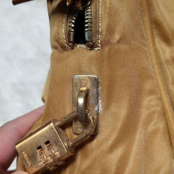 💯 Authentic Prada handbag 🍀 - Picture 9 of 16